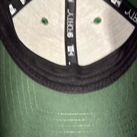 New Era Green 9FORTY Cap - Picture 9 of 10